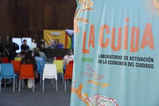 Actividad del laboratorio de activación de la economía del cuidado, La Cuida, en plaza de las Pioneras