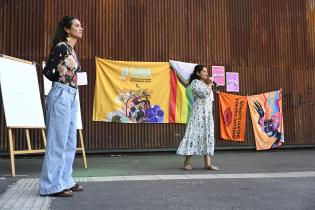 Actividad del laboratorio de activación de la economía del cuidado, La Cuida, en plaza de las Pioneras