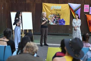 Actividad del laboratorio de activación de la economía del cuidado, La Cuida, en plaza de las Pioneras