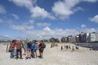 Jornada de limpieza en playa Malvín