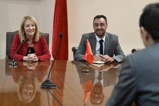 Reunión de Intendenta Carolina Cosse con embajador de la República Popular China en Uruguay, Huang Yazhong