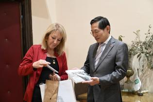Reunión de Intendenta Carolina Cosse con embajador de la República Popular China en Uruguay, Huang Yazhong Reunión de Intendenta Carolina Cosse con embajador de la República Popular China en Uruguay, Huang Yazhong