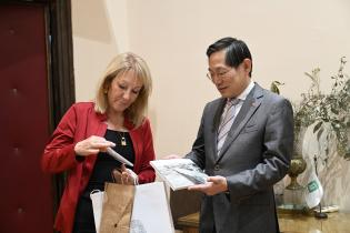 Reunión de Intendenta Carolina Cosse con embajador de la República Popular China en Uruguay, Huang Yazhong