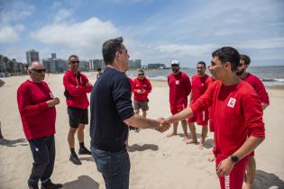 Inicio de temporada de guardavidas en la playa Pocitos