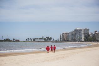 Inicio de temporada de guardavidas en la playa Pocitos