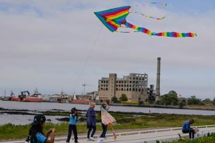 Remontada de cometas en la playa del Cerro ,  15 de noviembre de 2023