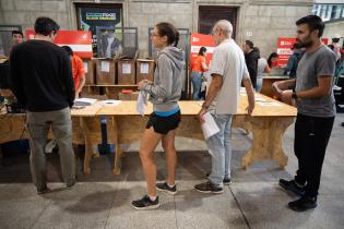 Entrega de kits de carrera San Felipe y Santiago en el MAM