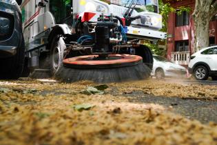 Tareas de limpieza con barredora en el Municipio B. Tareas de limpieza con barredora en el Municipio B , 23 de noviembre de 2023