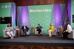 Intendenta Carolina Cosse participa de la declaración de Visitante Ilustre de Montevideo a Betsy Popkin Intendenta Carolina Cosse participa de la declaración de Visitante Ilustre de Montevideo a Betsy Popkin