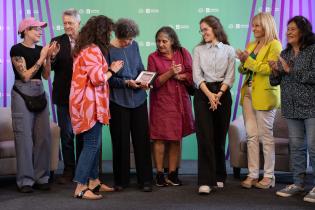 Intendenta Carolina Cosse participa de la declaración de Visitante Ilustre de Montevideo a Betsy Popkin