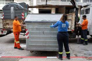 Reubicación de contenedores para residuos mezclados por finalización de obra en calle 21 de setiembre Reubicación de contenedores para residuos mezclados por finalización de obra en calle 21 de setiembre,