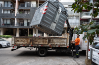 Reubicación de contenedores para residuos mezclados por finalización de obra en  calle 21 de setiembre,