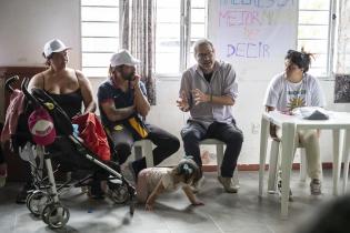 Encuentro con las vecinas y vecinos de 1º de Mayo Encuentro con las vecinas y vecinos de 1º de Mayo