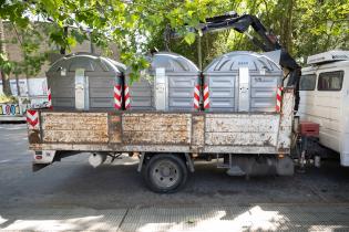 Instalación de nuevos contenedores para residuos mezclados en el Municipio G