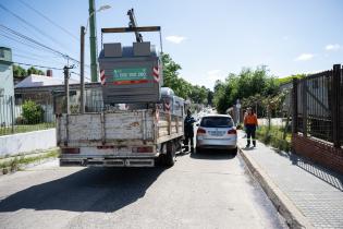 Instalación de nuevos contenedores para residuos mezclados en el Municipio G