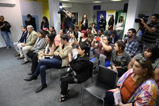 Firma de convenio entre la intendencia de Montevideo y el MVOT para el realojo de familias del barrio 1° de Mayo Firma de convenio entre la intendencia de Montevideo y el MVOT para el realojo de familias del barrio 1° de Mayo