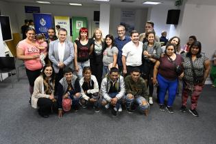 Firma de convenio entre la intendencia de Montevideo y el MVOT para el realojo de familias del barrio 1° de Mayo Firma de convenio entre la intendencia de Montevideo y el MVOT para el realojo de familias del barrio 1° de Mayo