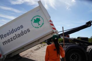 Recolección de residuos mezclados en la planta de clasificación 5 Bis de la usina de Felipe Cardoso