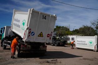Recolección de residuos mezclados en la planta de clasificación 5 Bis de la usina de Felipe Cardoso Recolección de residuos mezclados en la planta de clasificación 5 Bis de la usina de Felipe Cardoso