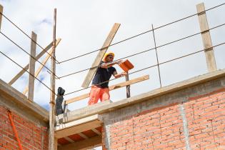 Intendenta Carolina Cosse recorre obras del proyecto de relocalización del asentamiento Santa María Eugenia Intendenta Carolina Cosse recorre obras del proyecto de relocalización del asentamiento Santa María Eugenia ,11 de diciembre de 2023