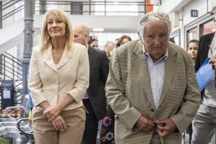 Entrega de galardón San Felipe y Santiago de Montevideo al ex presidente Sr. José Alberto Mujica Entrega de galardón San Felipe y Santiago de Montevideo al ex presidente Sr. José Alberto Mujica