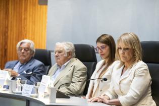 Entrega de galardón San Felipe y Santiago de Montevideo a los ex presidentes Dr. Luis Alberto Lacalle y José Alberto Mujica