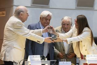 Entrega de galardón San Felipe y Santiago de Montevideo a los ex presidentes Dr. Julio María Sanguinetti, Dr. Luis Alberto Lacalle y José Alberto Mujica