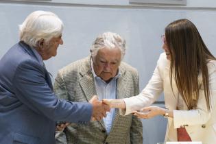 Entrega de galardón San Felipe y Santiago de Montevideo a los ex presidentes Dr. Luis Alberto Lacalle y José Alberto Mujica Entrega de galardón San Felipe y Santiago de Montevideo a los ex presidentes Dr. Luis Alberto Lacalle y José Alberto Mujica