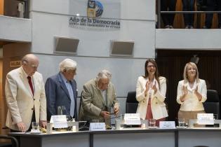 Entrega de galardón San Felipe y Santiago de Montevideo a los ex presidentes Dr. Julio María Sanguinetti, Dr. Luis Alberto Lacalle y José Alberto Mujica Entrega de galardón San Felipe y Santiago de Montevideo a los ex presidentes Dr. Julio María Sanguinetti, Dr. Luis Alberto Lacalle y José Alberto Mujica