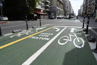 Ciclovía en Av. 18 de Julio y Juan Paullier Ciclovía en Av. 18 de Julio y Juan Paullier