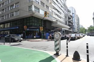 Ciclovía en Av. 18 de Julio y Carlos Quijano Ciclovía en Av. 18 de Julio y Carlos Quijano