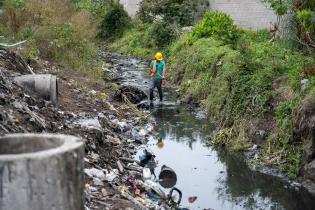 Trabajos de limpieza preventivos ante la tormenta en el barrio Aquiles Lanza Trabajos de limpieza preventivos ante la tormenta en el barrio Aquiles Lanza