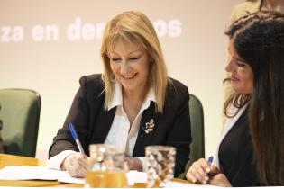 Firma del convenio y anuncio de la entrega de un predio en Ciudad Vieja a FECOVI Firma del convenio y anuncio de la entrega de un predio en Ciudad Vieja a FECOVI