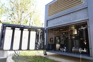 Inauguración de maquina productora de agua potable en el Teatro de Verano