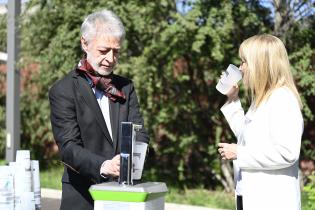 Inauguración de maquina productora de agua potable en el Teatro de Verano