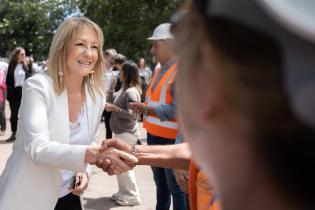 Intendenta Carolina Cosse participa de la inauguración de la semipeatonalización de la calle Rincón entre plaza Zabala y Juncal Intendenta Carolina Cosse participa de la inauguración de la semipeatonalización de la calle Rincón entre plaza Zabala y Juncal