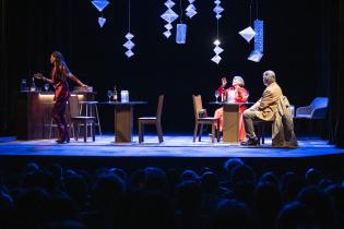 Todo bien mientras nos muramos por orden de ascendencia en el festival Montevideo de las Artes Todo bien mientras nos muramos por orden de ascendencia en el festival Montevideo de las Artes