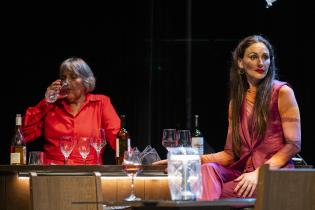 Todo bien mientras nos muramos por orden de ascendencia en el festival Montevideo de las Artes Todo bien mientras nos muramos por orden de ascendencia en el festival Montevideo de las Artes