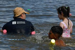 Actividades deportivas en la playa Ramírez por el programa Monteverano , 08 de enero de 2024