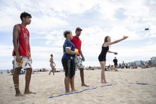 Actividades en playa Pocitos por el programa Monteverano