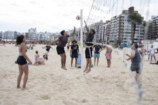 Actividades en playa Pocitos por el programa Monteverano