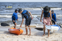 Escuela de mar en playa Honda por el programa Monteverano