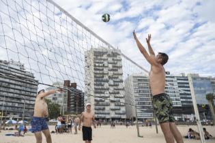 Actividades en playa Pocitos por el programa Monteverano