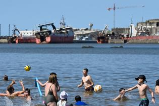 Actividades en playa del Cerro por el programa Monteverano ,  09 de enero de 2024