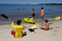 :Escuela de mar en playa Santa Catalina por programa Monteverano .  09 de enero de 2024