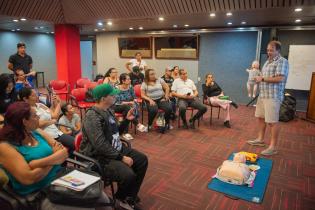 Curso de Resucitación Cardíaca Básica (RCB) para poblaciones migrantes Curso de Resucitación Cardíaca Básica (RCB) para poblaciones migrantes