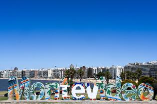 Intervención en Letras de Montevideo por los 300 años de Montevideo
