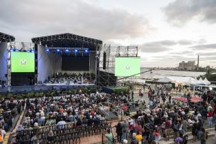 Fiesta inaugural por los 300 años de Montevideo en playa del Cerro