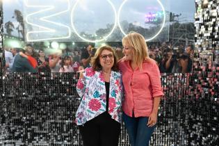Carolina Cosse y Ana Olivera en la fiesta inaugural por los 300 años de Montevideo en playa del Cerro Carolina Cosse y Ana Olivera en la fiesta inaugural por los 300 años de Montevideo en playa del Cerro