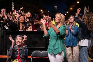 Carolina Cosse en los festejos en el escenario de Av. Libertador por los 300 años de Montevideo